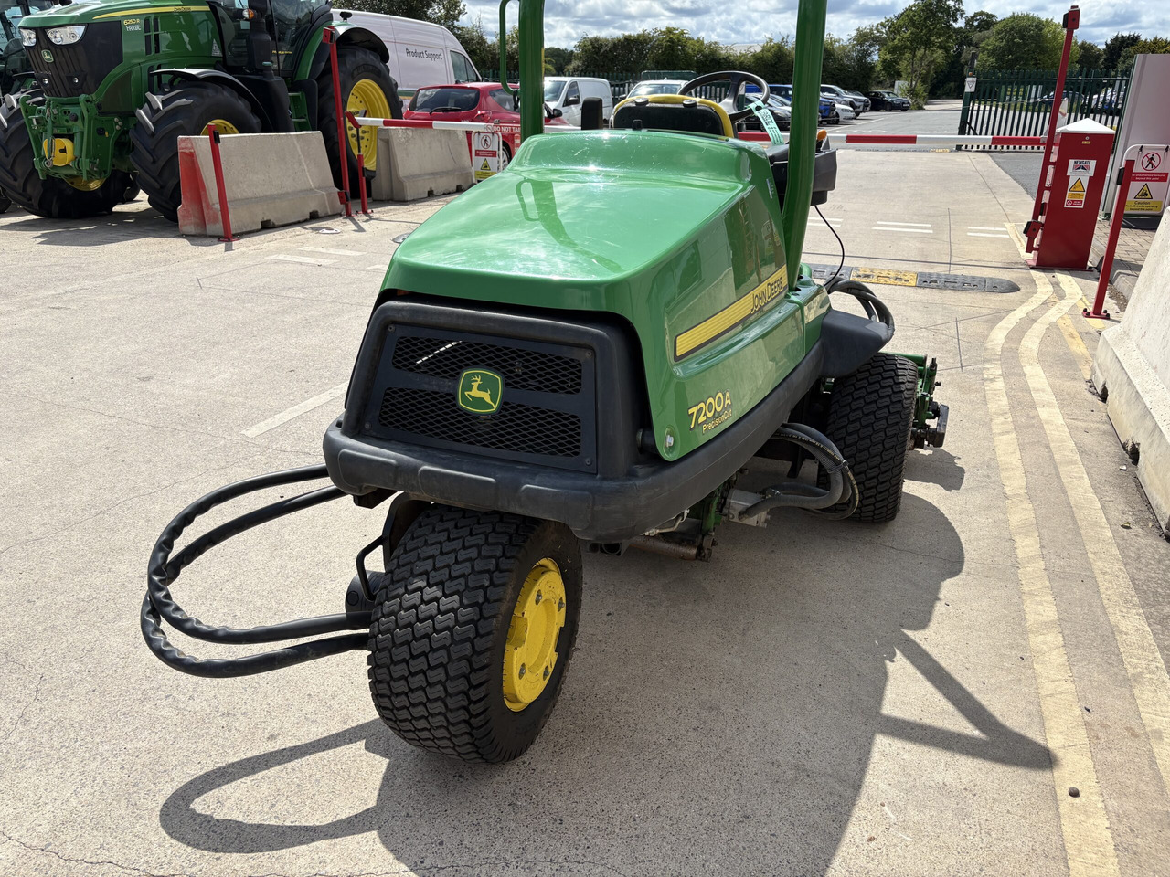 John Deere 7200A Triple Mower - جزازة المروج: صور 4 John Deere 7200A Triple Mower - جزازة المروج: صور 4
