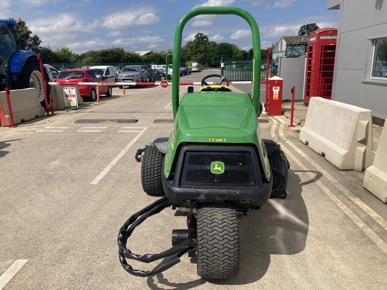 John Deere 7200A utility mower - جزازة المروج: صور 4 John Deere 7200A utility mower - جزازة المروج: صور 4