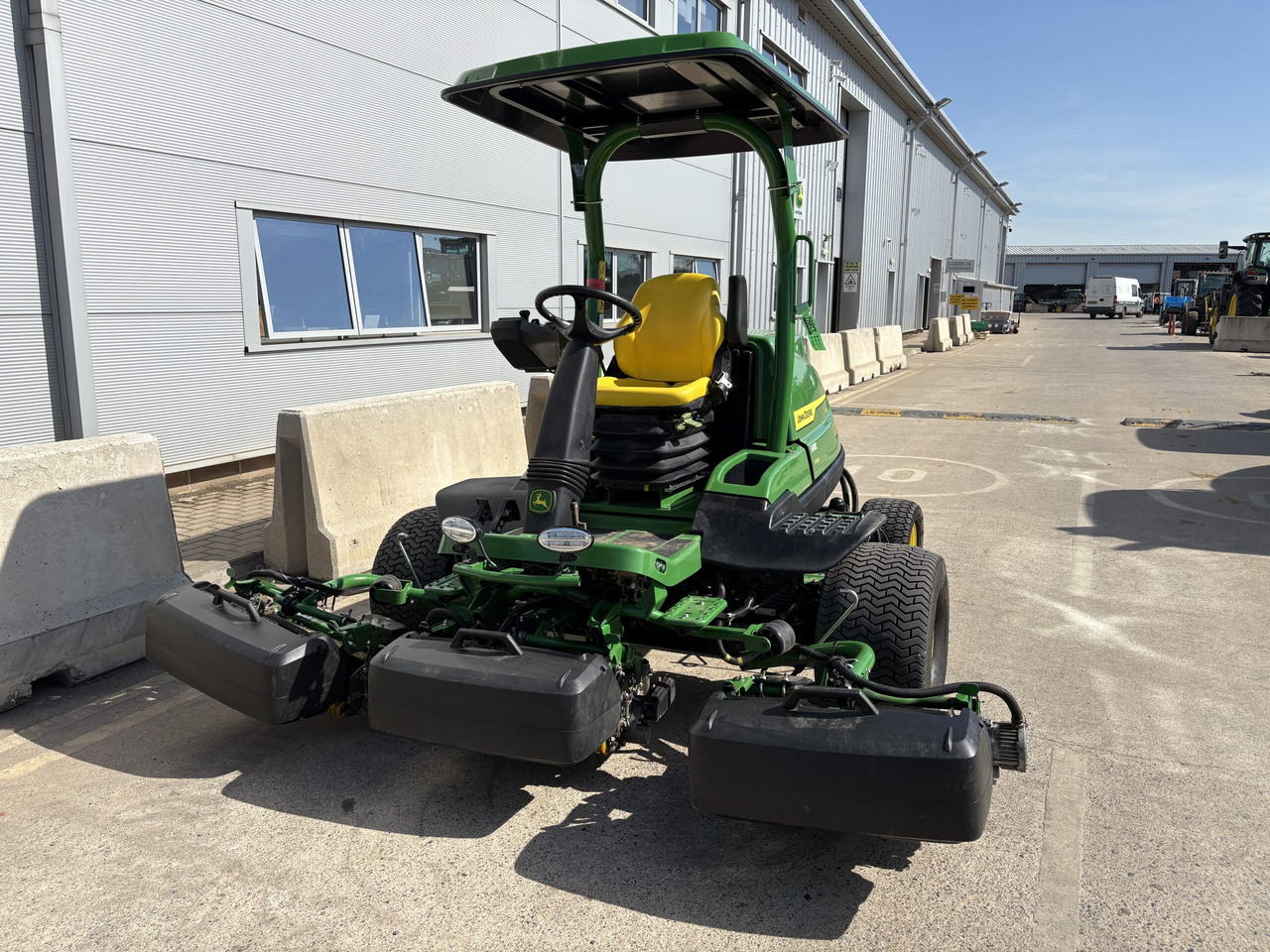 John Deere 7500A E-Cut - جزازة المروج: صور 4 John Deere 7500A E-Cut - جزازة المروج: صور 4