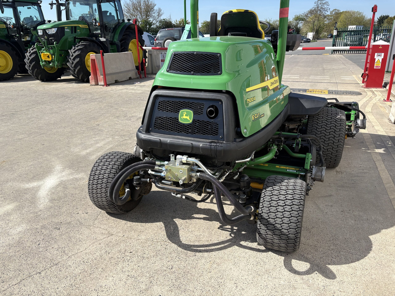 John Deere 7500A E-Cut - جزازة المروج: صور 3 John Deere 7500A E-Cut - جزازة المروج: صور 3