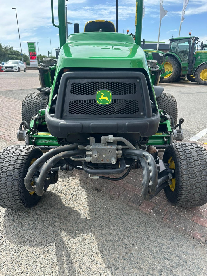 John Deere 7500AE Fairway Mower - جزازة المروج: صور 4 John Deere 7500AE Fairway Mower - جزازة المروج: صور 4