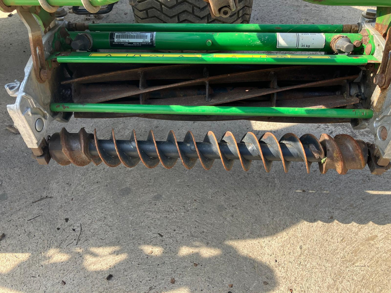 John Deere 7500AE fairway mower - جزازة المروج: صور 5 John Deere 7500AE fairway mower - جزازة المروج: صور 5