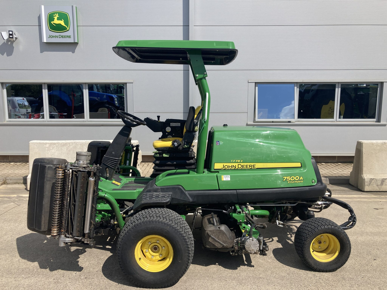 John Deere 7500AE fairway mower - جزازة المروج: صور 2 John Deere 7500AE fairway mower - جزازة المروج: صور 2