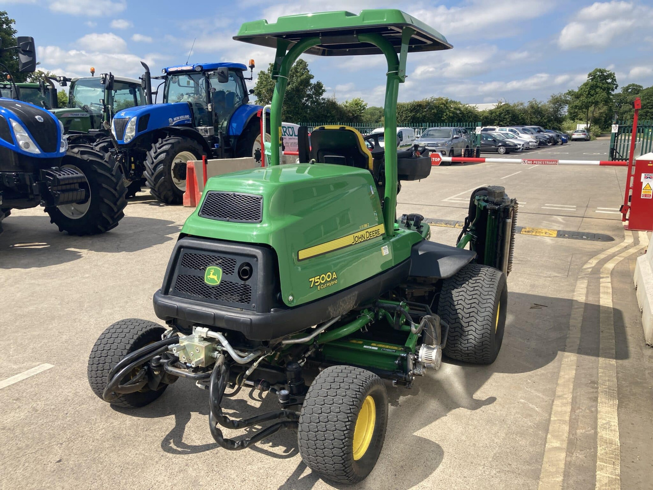 John Deere 7500AE fairway mower - جزازة المروج: صور 5 John Deere 7500AE fairway mower - جزازة المروج: صور 5