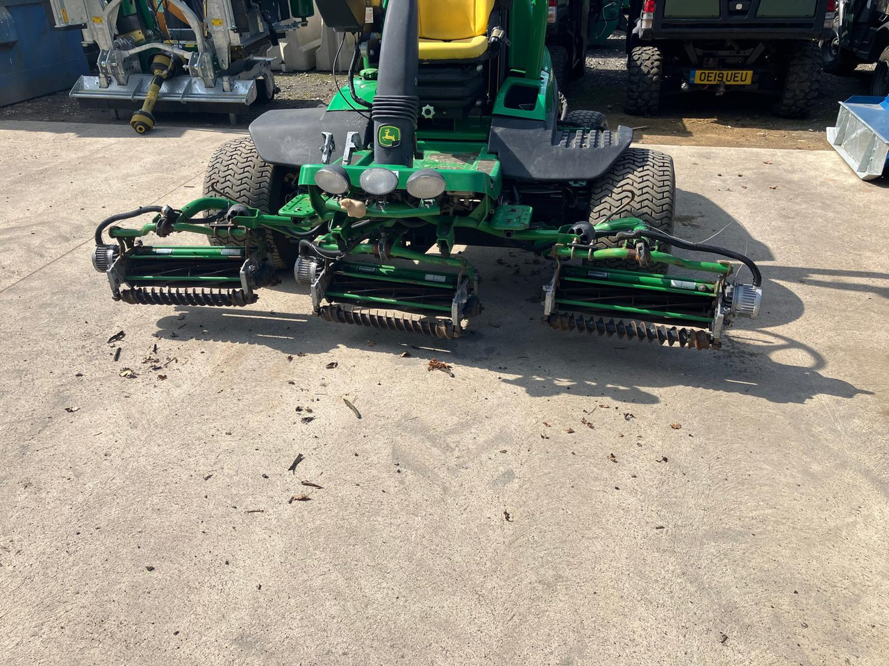John Deere 7500AE fairway mower - جزازة المروج: صور 2 John Deere 7500AE fairway mower - جزازة المروج: صور 2