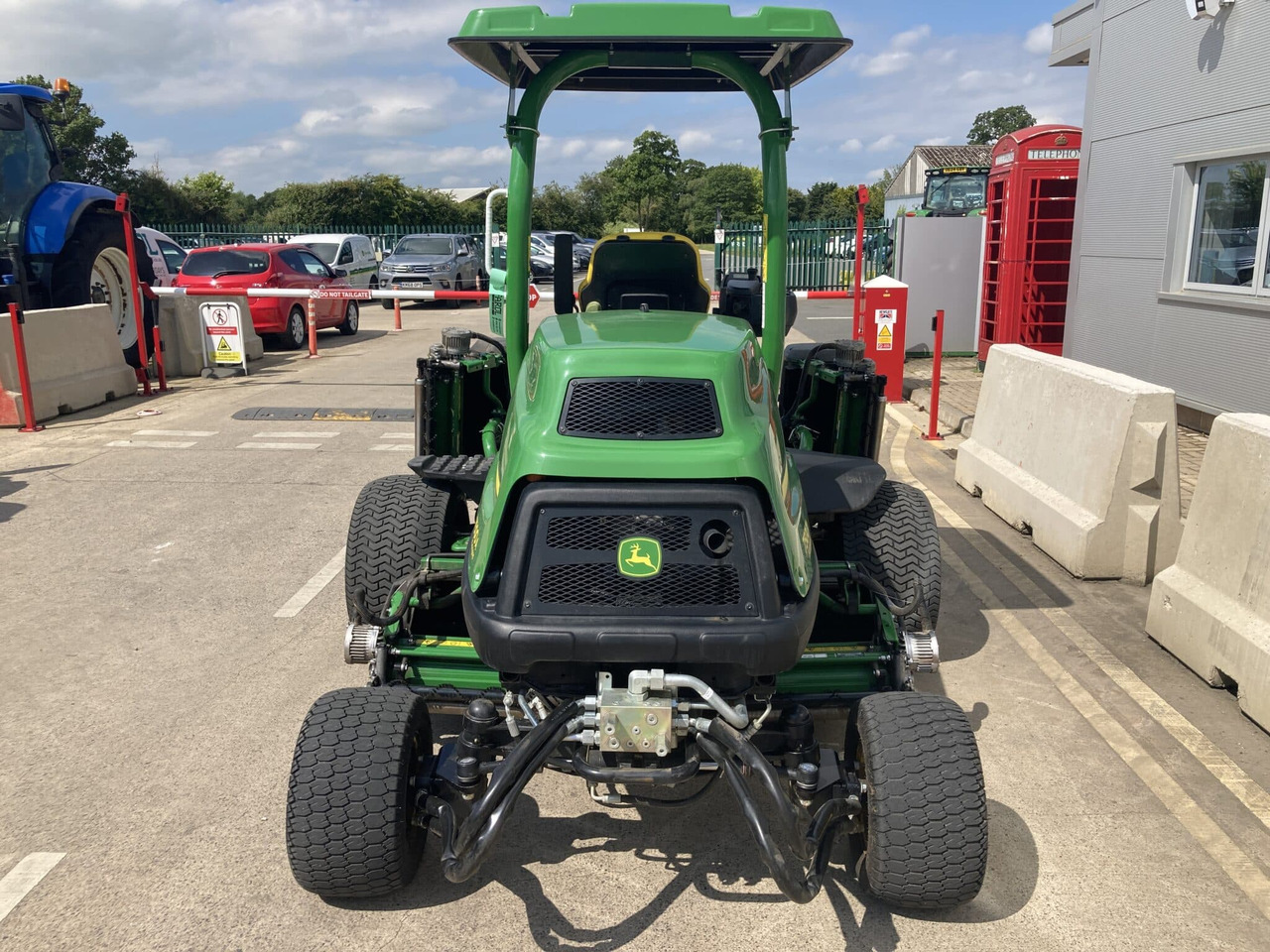 John Deere 7500AE fairway mower - جزازة المروج: صور 4 John Deere 7500AE fairway mower - جزازة المروج: صور 4