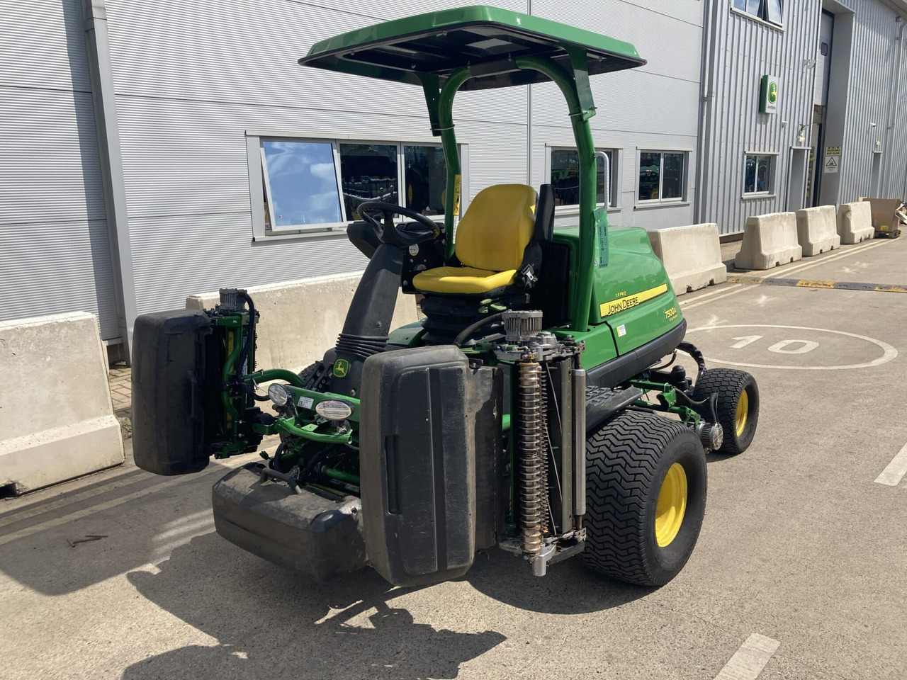 John Deere 7500AE fairway mower - جزازة المروج: صور 1 John Deere 7500AE fairway mower - جزازة المروج: صور 1