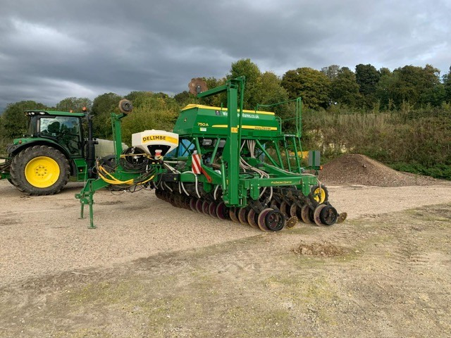 John Deere 750A - آلات البذر والغرس والشتل: صور 1 John Deere 750A - آلات البذر والغرس والشتل: صور 1