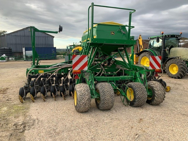 John Deere 750A - آلات البذر والغرس والشتل: صور 5 John Deere 750A - آلات البذر والغرس والشتل: صور 5