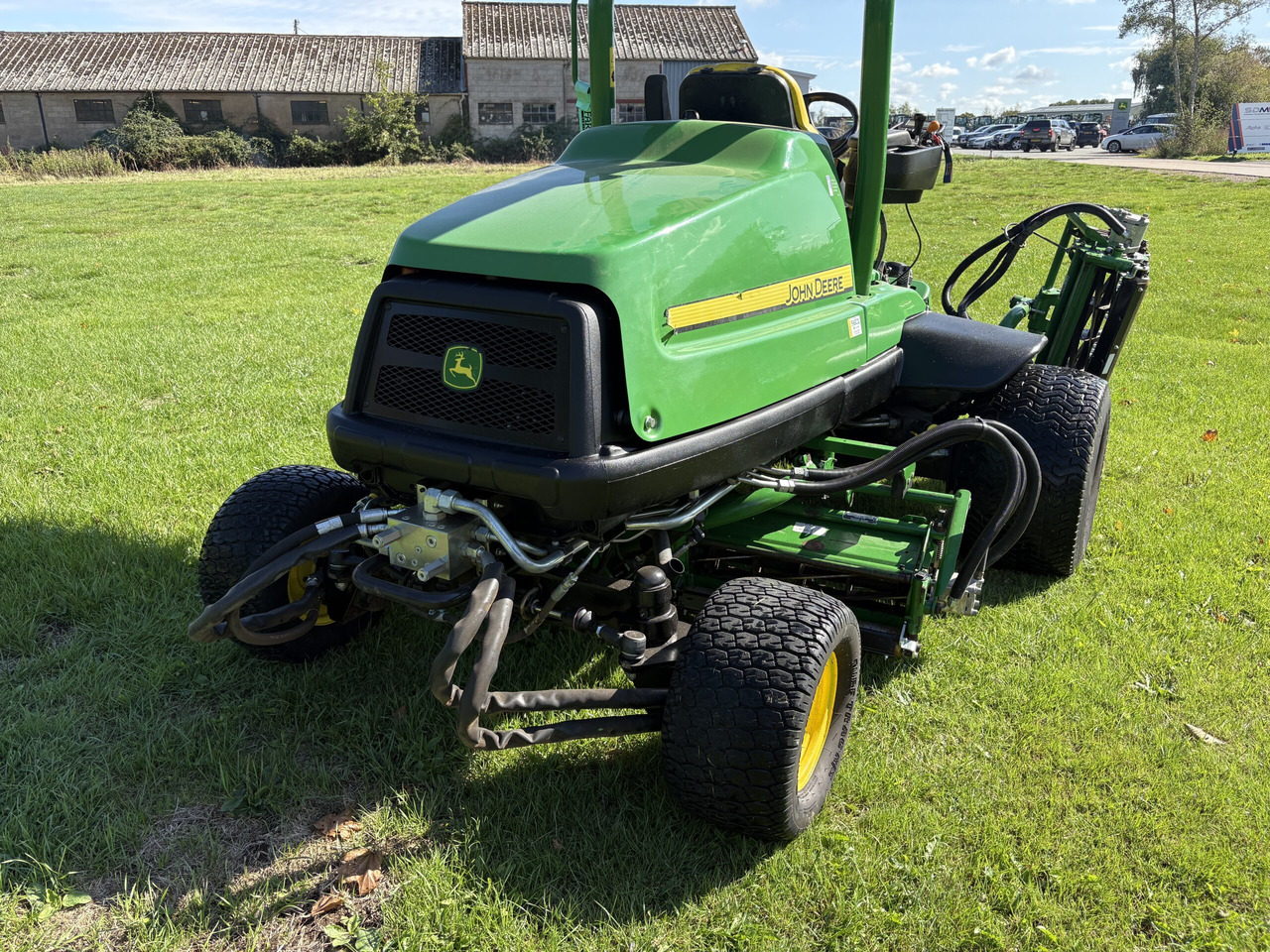 John Deere 7700A Fairway Mower - جزازة المروج: صور 5 John Deere 7700A Fairway Mower - جزازة المروج: صور 5