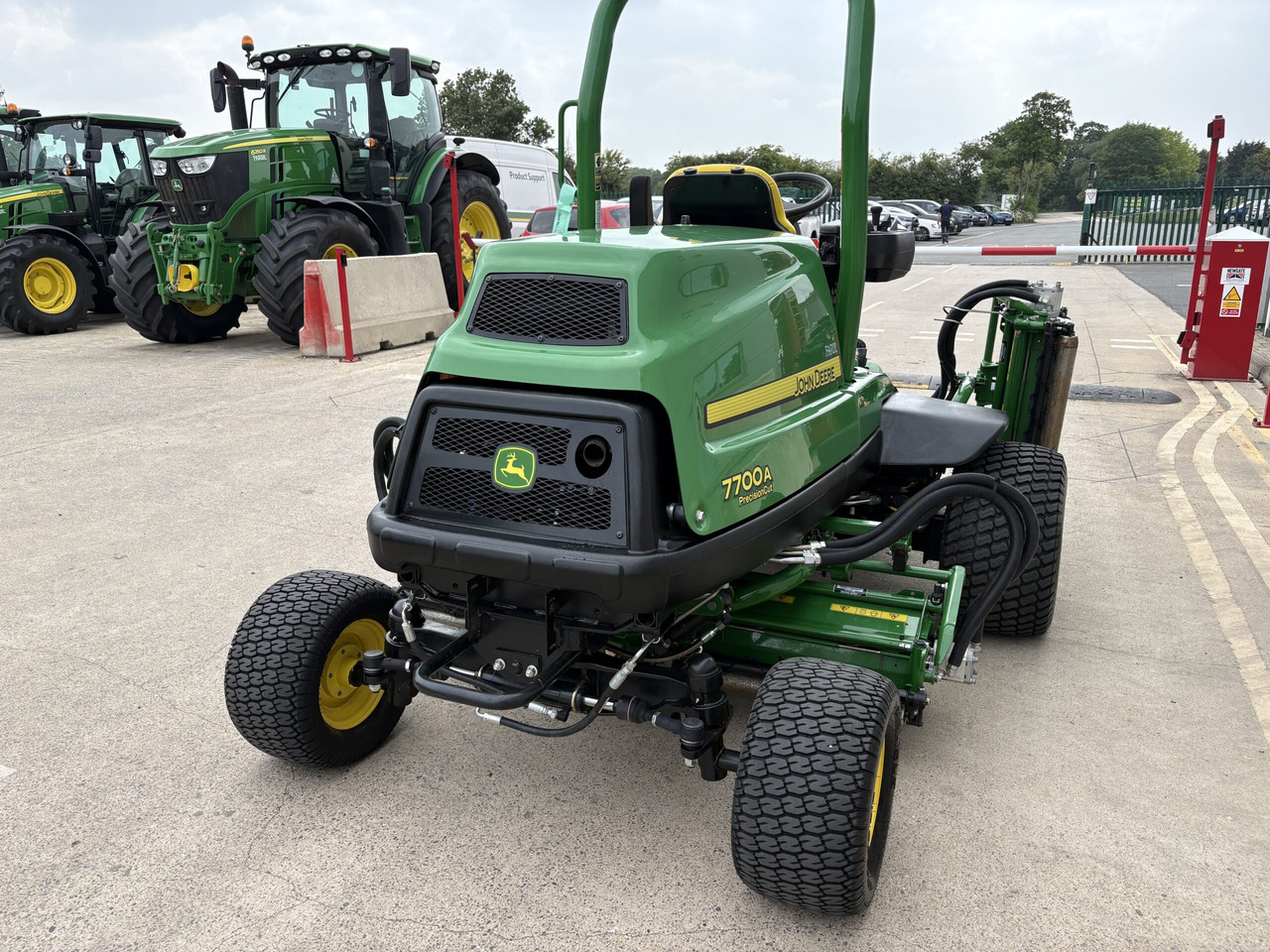 John Deere 7700A Fairway Mower - جزازة المروج: صور 4 John Deere 7700A Fairway Mower - جزازة المروج: صور 4