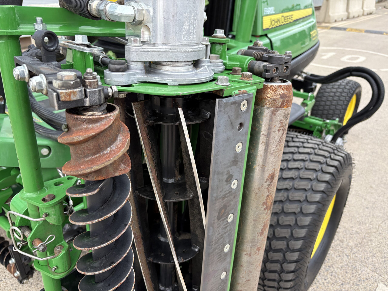 John Deere 7700A Fairway Mower - جزازة المروج: صور 5 John Deere 7700A Fairway Mower - جزازة المروج: صور 5