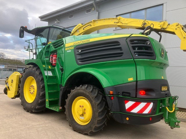 حصادة الأعلاف John Deere 8500i: صور 9
