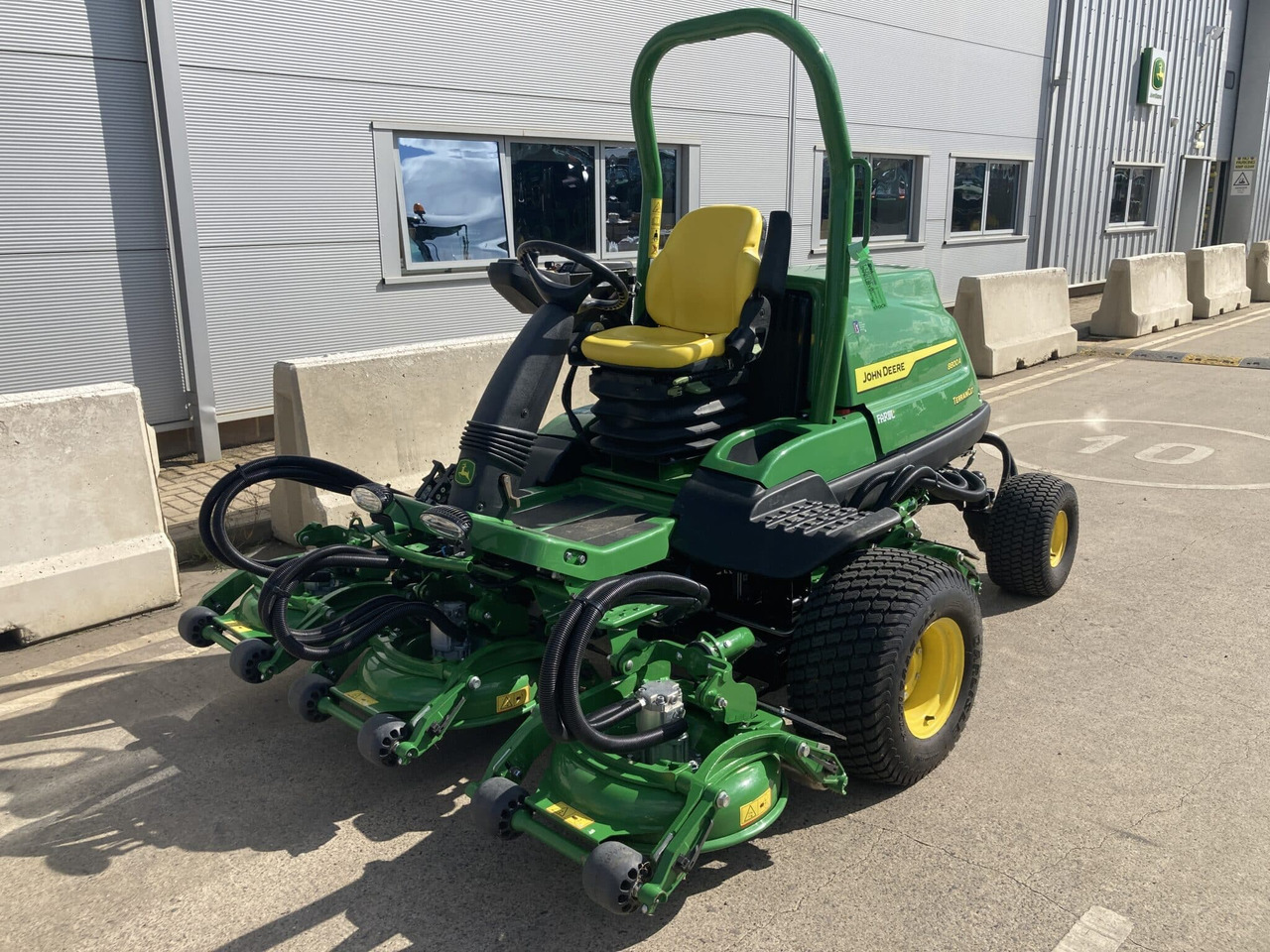 John Deere 8800A 5 pod rotary mower - جزازة المروج: صور 1 John Deere 8800A 5 pod rotary mower - جزازة المروج: صور 1