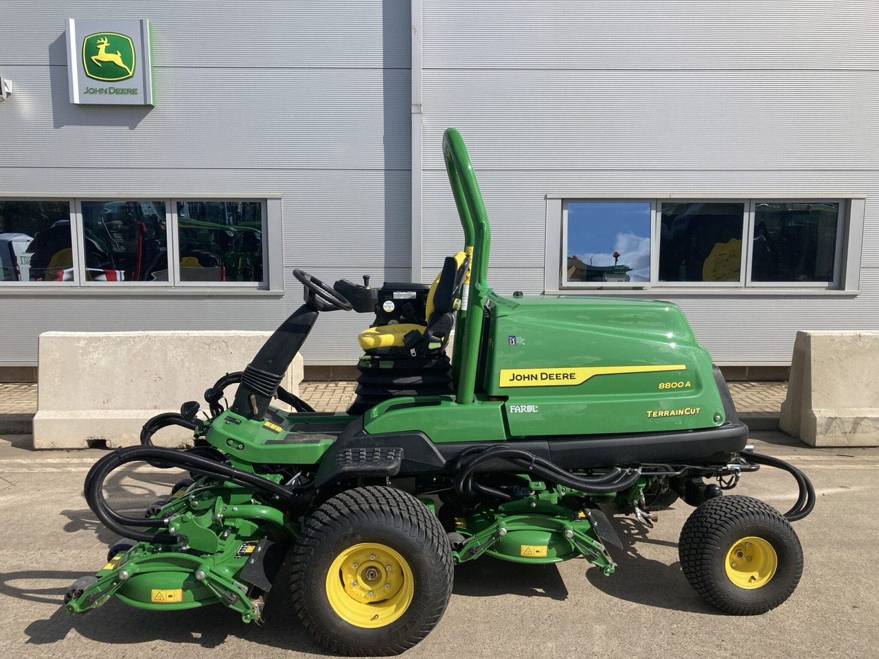 John Deere 8800A 5 pod rotary mower - جزازة المروج: صور 2 John Deere 8800A 5 pod rotary mower - جزازة المروج: صور 2