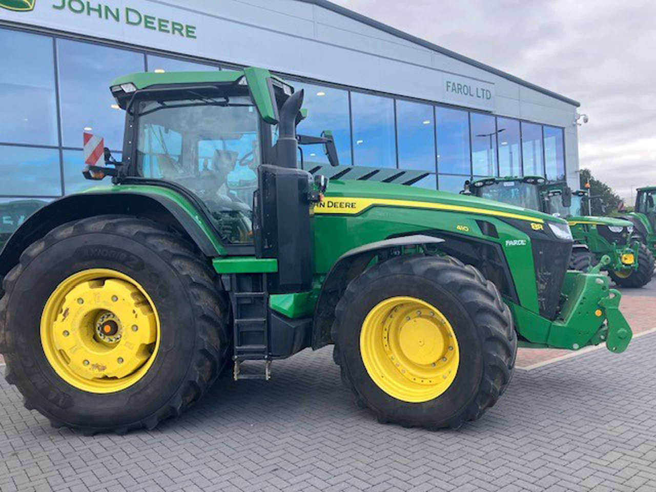John Deere 8R 410 - جرار: صور 1 John Deere 8R 410 - جرار: صور 1