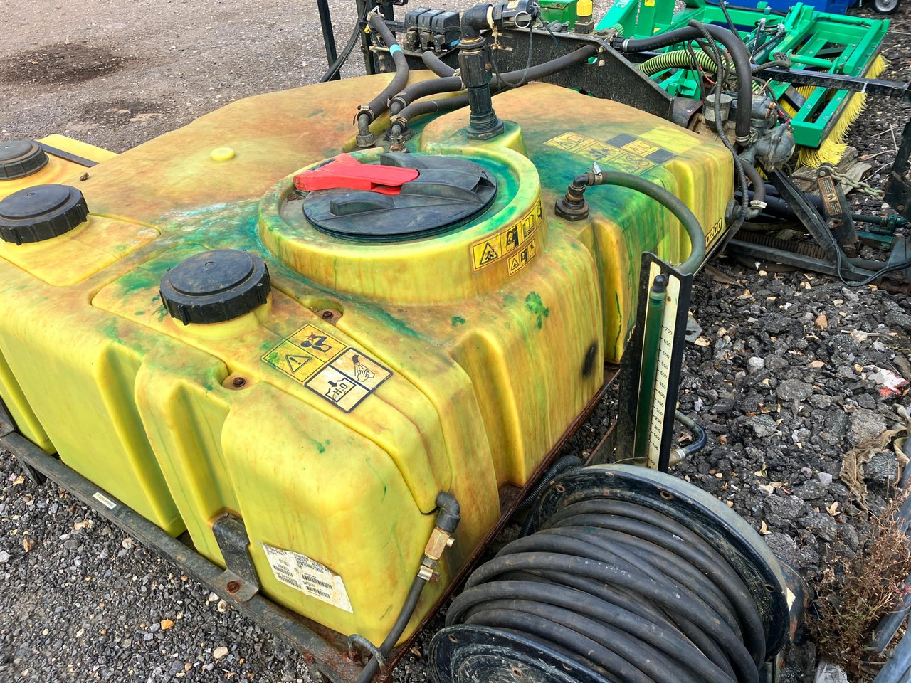 John Deere HD200 Mounted Sprayer - معدات الحدائق: صور 2 John Deere HD200 Mounted Sprayer - معدات الحدائق: صور 2