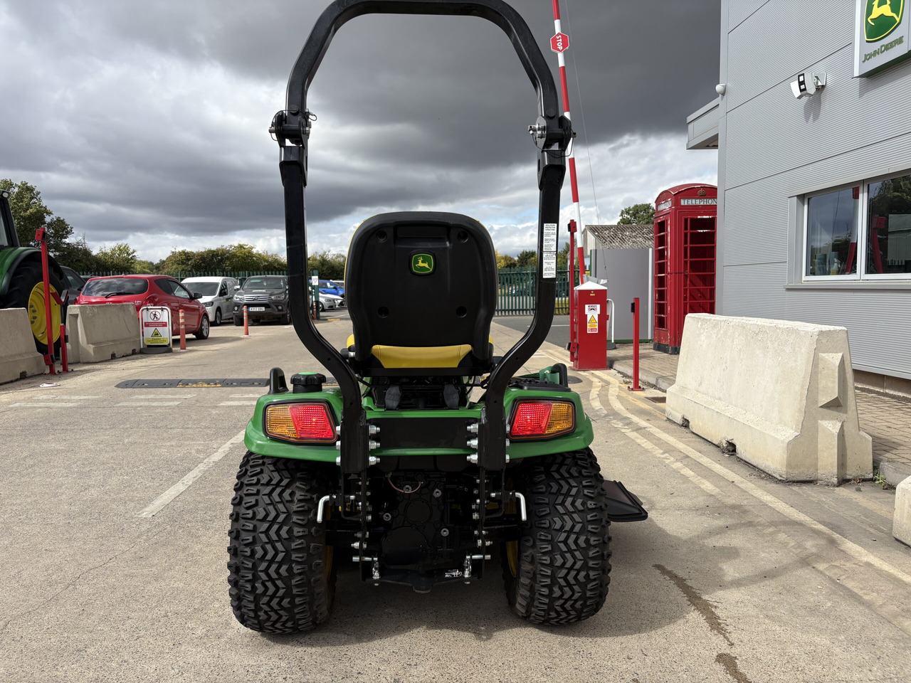 John Deere X948 Commercial Lawn Tractor - جزازة المروج: صور 4 John Deere X948 Commercial Lawn Tractor - جزازة المروج: صور 4