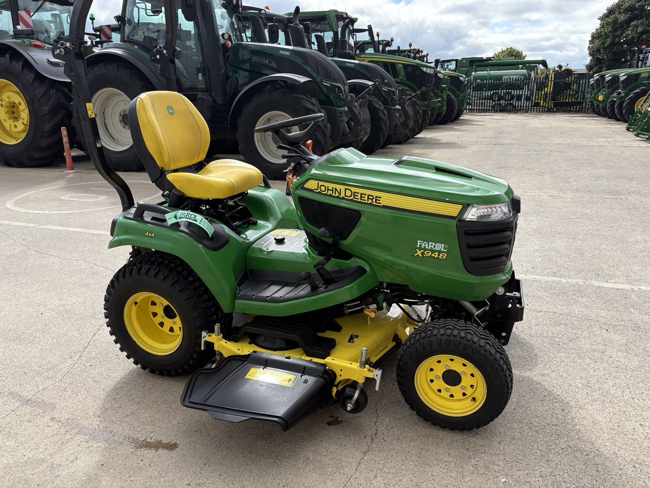 John Deere X948 Commercial Lawn Tractor - جزازة المروج: صور 3 John Deere X948 Commercial Lawn Tractor - جزازة المروج: صور 3