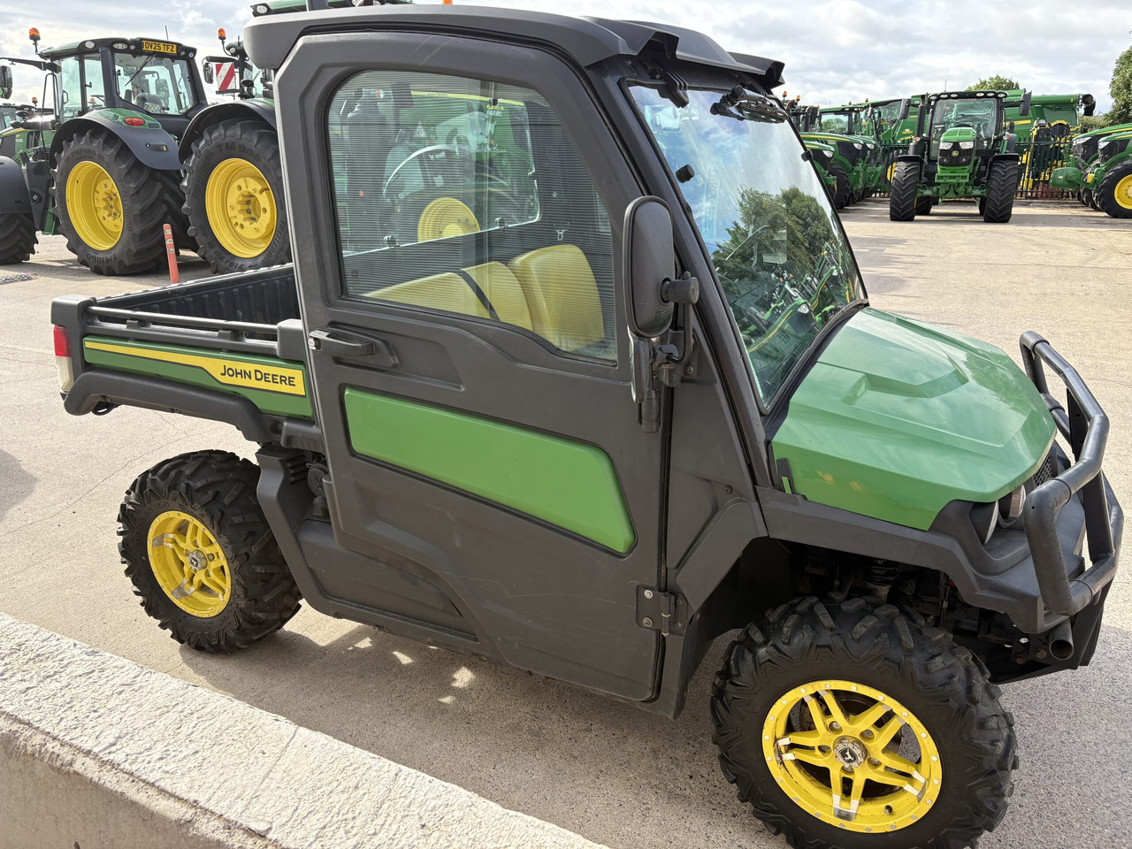 John Deere XUV865M Gator - اتفس: صور 4 John Deere XUV865M Gator - اتفس: صور 4