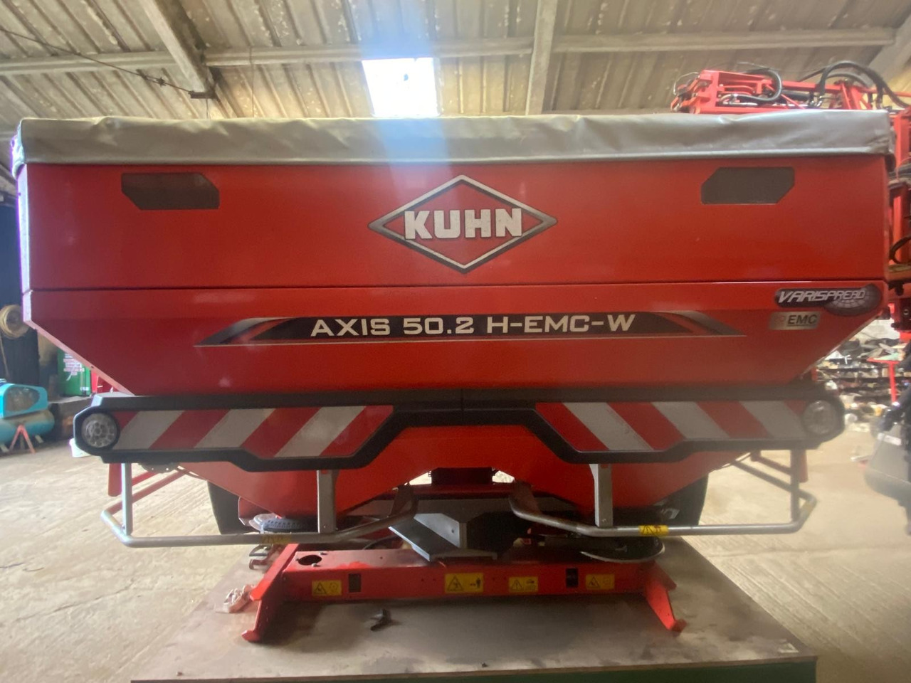 Kuhn Axis 50.2 H-EMC-W - آلة رش الأسمدة: صور 1 Kuhn Axis 50.2 H-EMC-W - آلة رش الأسمدة: صور 1