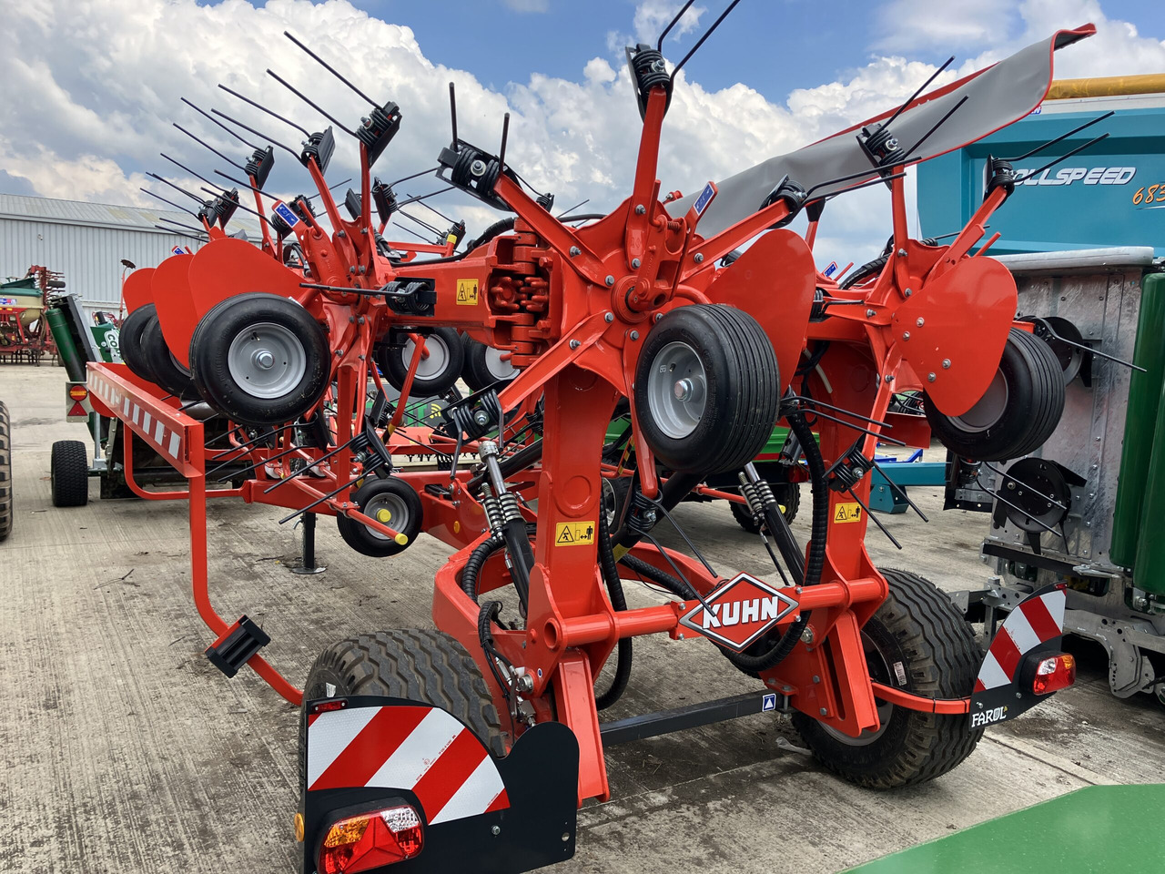 Kuhn GF13003 - معدات القش: صور 4 Kuhn GF13003 - معدات القش: صور 4