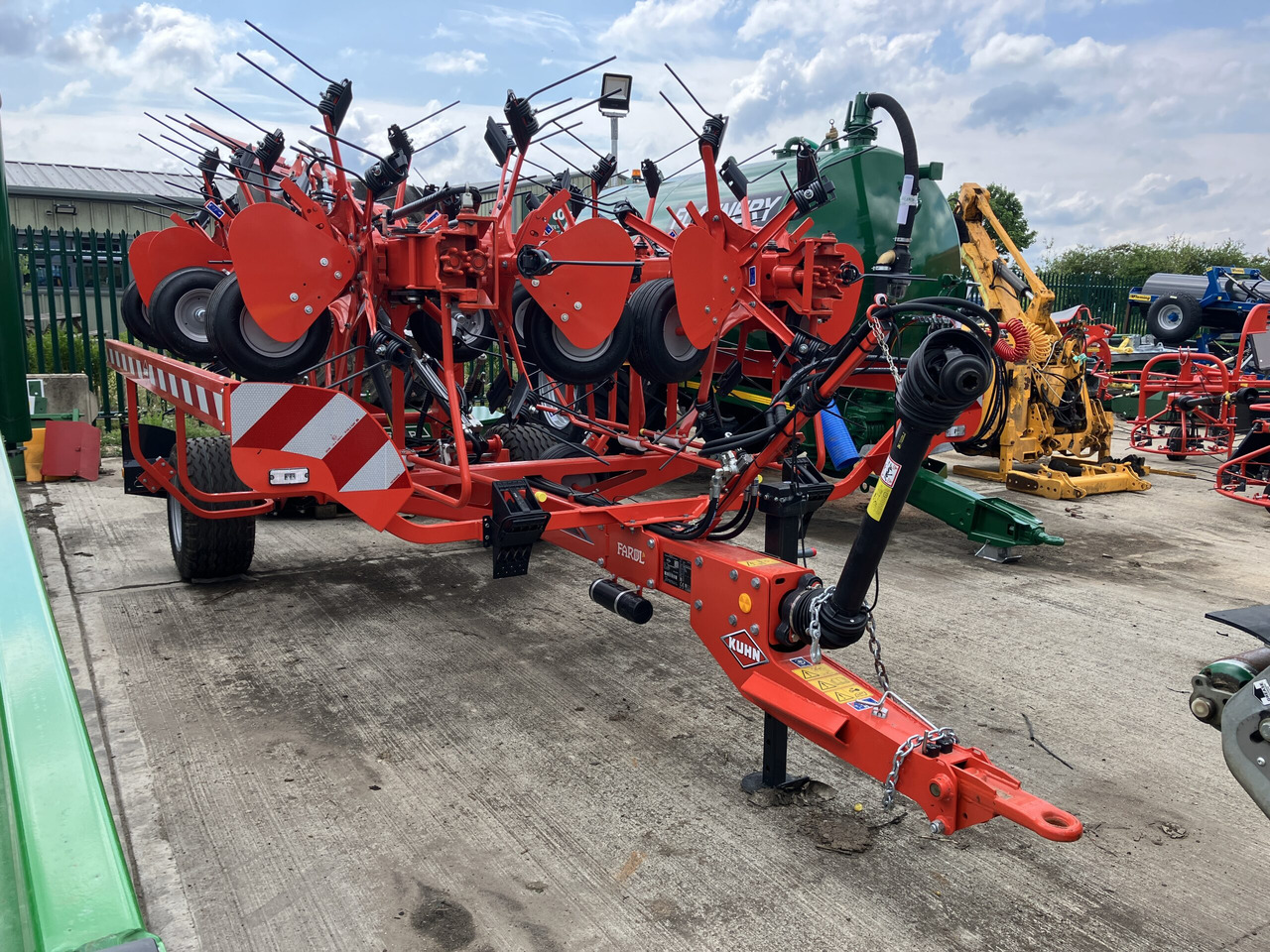 Kuhn GF13003 - معدات القش: صور 1 Kuhn GF13003 - معدات القش: صور 1