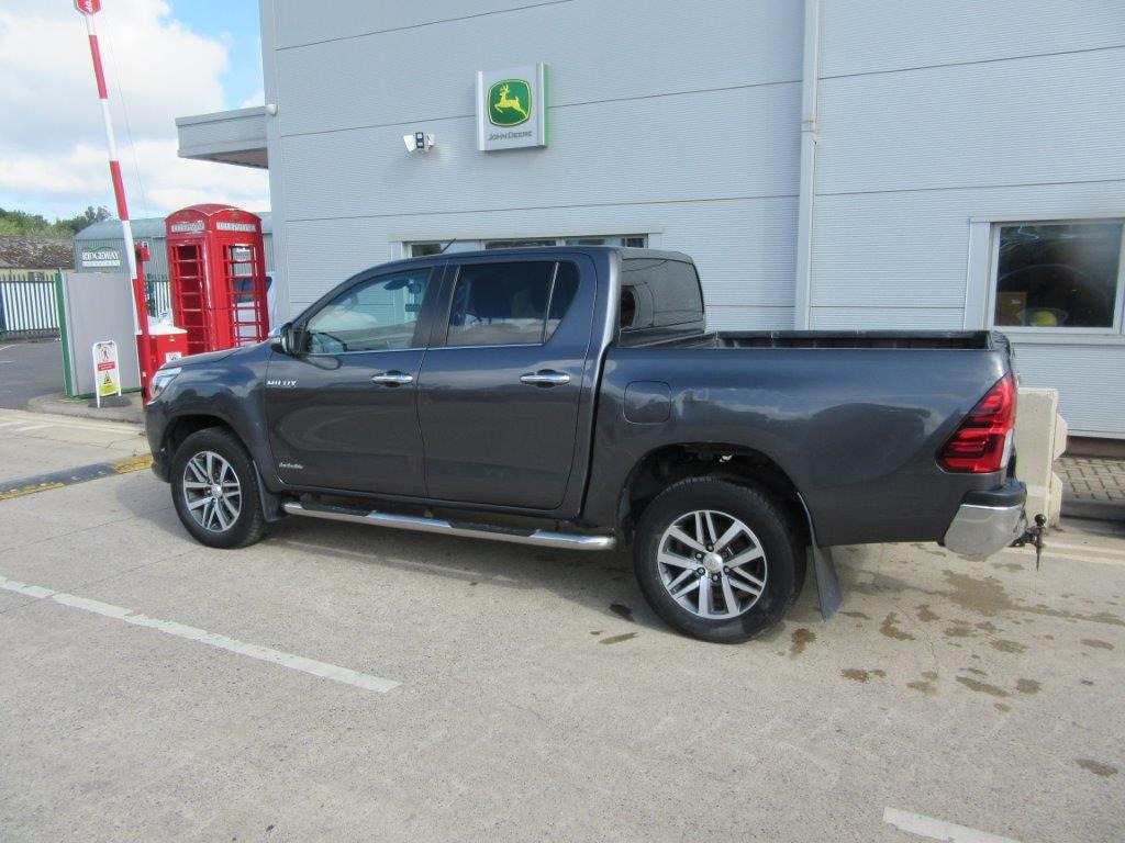 TOYOTA HILUX INVINCIBLE D-4D - شاحنة البيك أب: صور 4 TOYOTA HILUX INVINCIBLE D-4D - شاحنة البيك أب: صور 4
