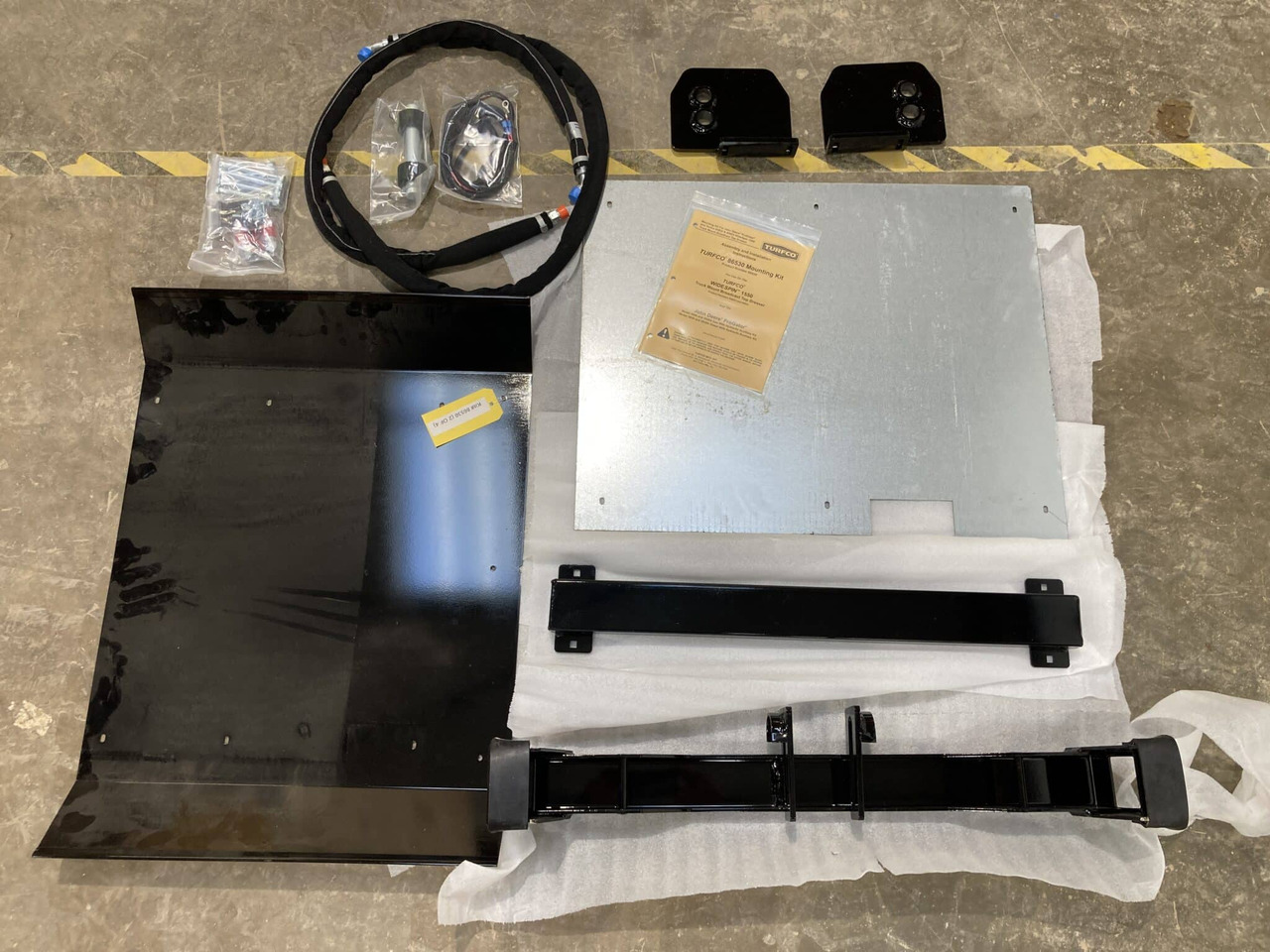 Turfco 1550 John Deere fit kit 86530 - معدات الحدائق: صور 1 Turfco 1550 John Deere fit kit 86530 - معدات الحدائق: صور 1