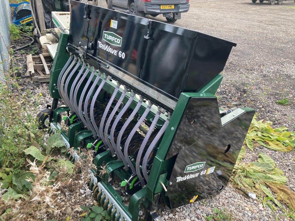 Turfco TriWave™ 60 Overseeder - آلات البذر والغرس والشتل: صور 3 Turfco TriWave™ 60 Overseeder - آلات البذر والغرس والشتل: صور 3
