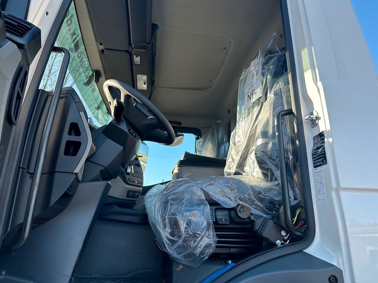 شاحنة ذات الخطاف, شاحنة كرين MAN TGM 18.320 4x4 Euro 6e Hyva 12-45: صور 18