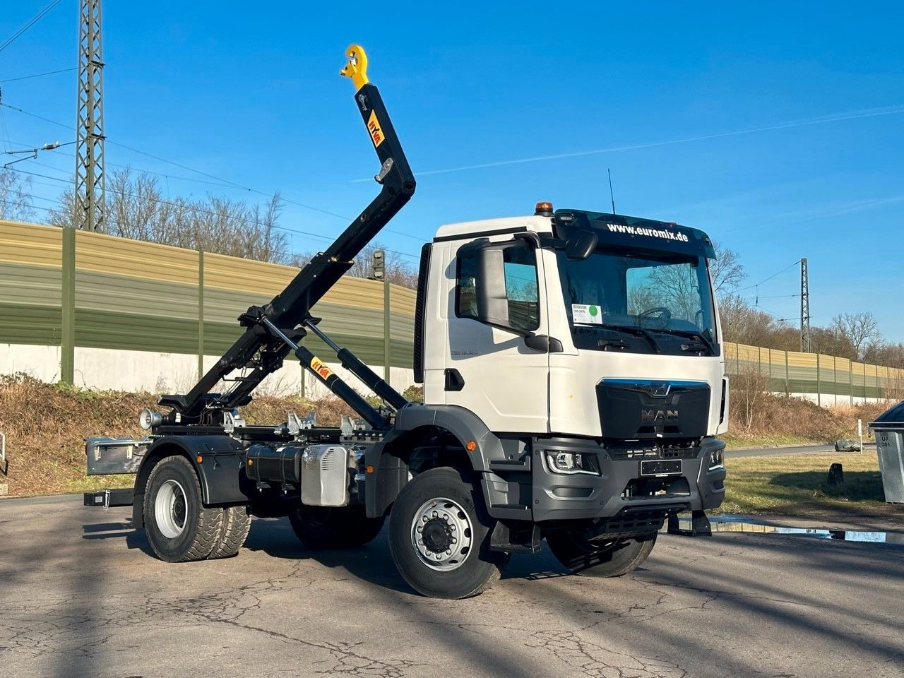 شاحنة ذات الخطاف, شاحنة كرين MAN TGM 18.320 4x4 Euro 6e Hyva 12-45: صور 10