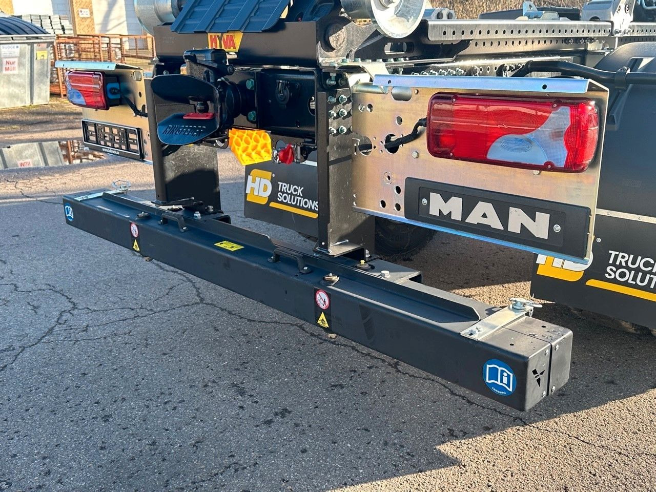 شاحنة ذات الخطاف, شاحنة كرين MAN TGM 18.320 4x4 Euro 6e Hyva 12-45: صور 15