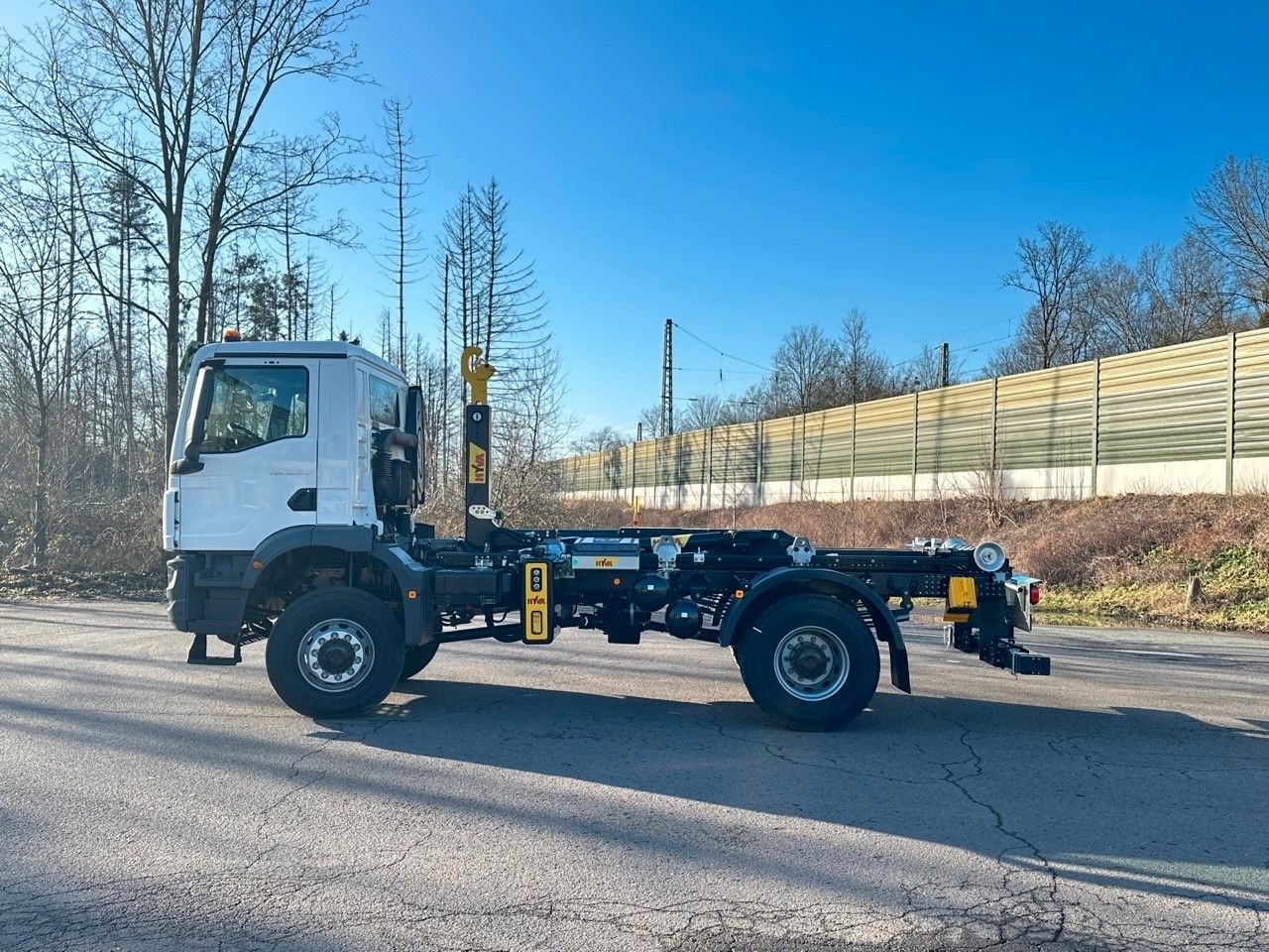 شاحنة ذات الخطاف, شاحنة كرين MAN TGM 18.320 4x4 Euro 6e Hyva 12-45: صور 12