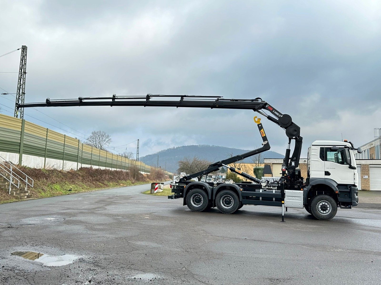 MAN TGS 33.440 6x6 BB Abrollkipper+Kran Hiab 228-6 - شاحنة ذات الخطاف, شاحنة كرين: صور 4 MAN TGS 33.440 6x6 BB Abrollkipper+Kran Hiab 228-6 - شاحنة ذات الخطاف, شاحنة كرين: صور 4