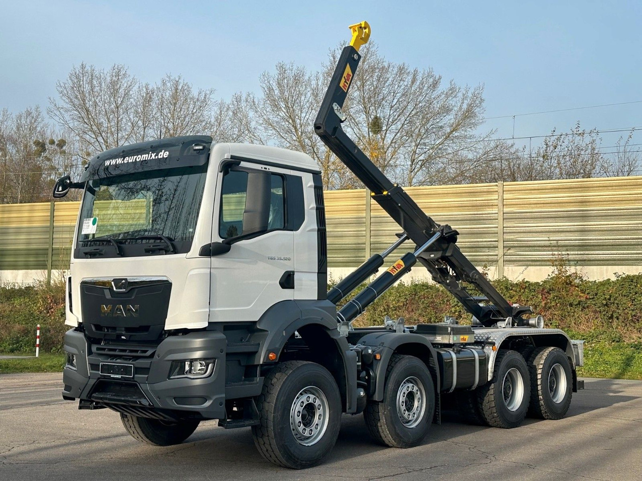 MAN TGS 35.520 8x4 Euro6e Hyva 26-55 Abrollkipper - شاحنة ذات الخطاف: صور 1 MAN TGS 35.520 8x4 Euro6e Hyva 26-55 Abrollkipper - شاحنة ذات الخطاف: صور 1