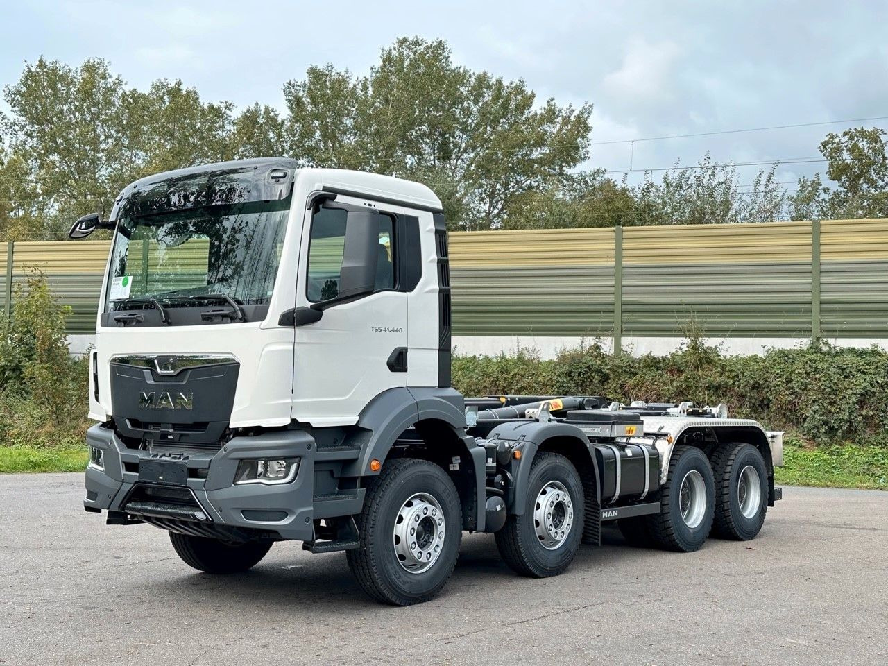MAN TGS 41.440 8x4 Euro6e Hyva 26-55 Abrollkipper - شاحنة ذات الخطاف: صور 3 MAN TGS 41.440 8x4 Euro6e Hyva 26-55 Abrollkipper - شاحنة ذات الخطاف: صور 3