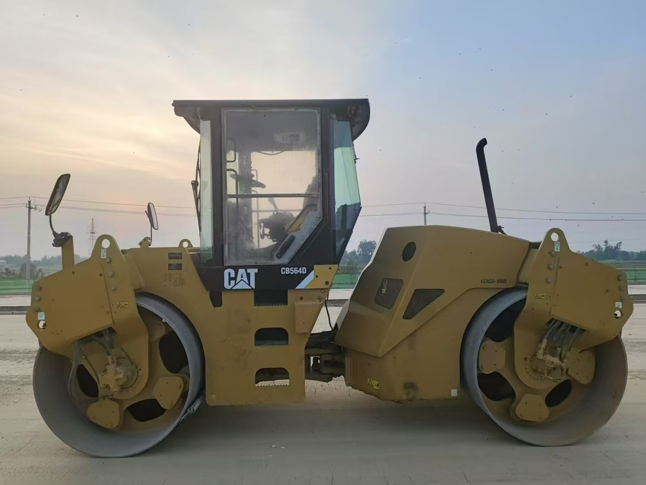 CATERPILLAR CB564D - مدحلة: صور 2 CATERPILLAR CB564D - مدحلة: صور 2