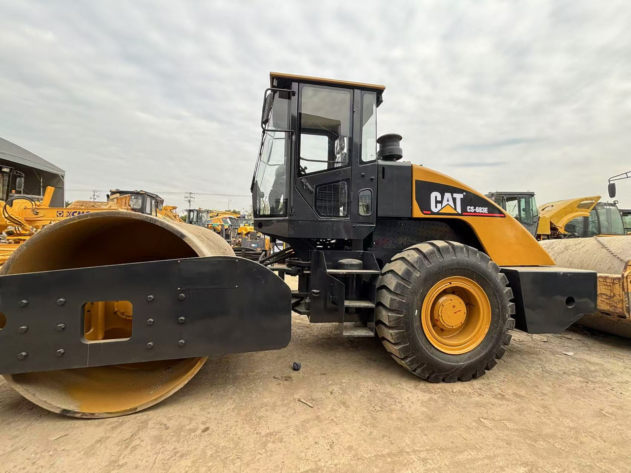 CATERPILLAR CS683E - مدحلة: صور 4 CATERPILLAR CS683E - مدحلة: صور 4