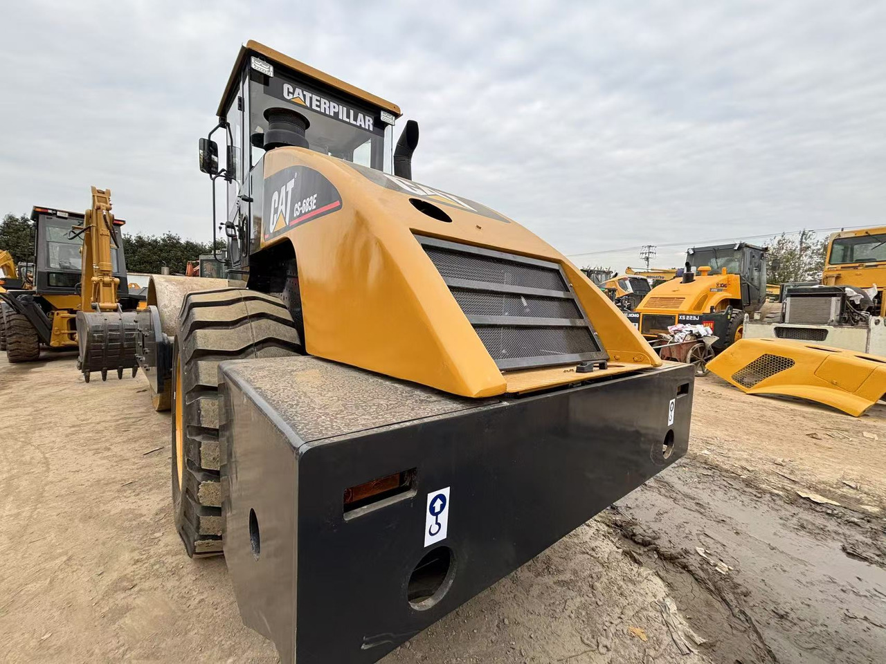 CATERPILLAR CS683E - مدحلة: صور 2 CATERPILLAR CS683E - مدحلة: صور 2