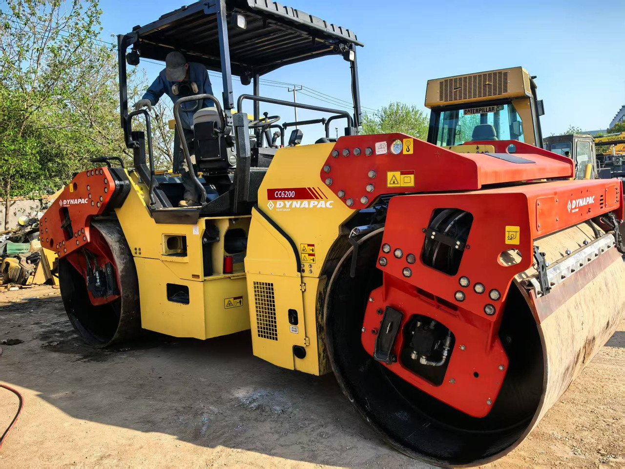 DYNAPAC CC6200 - مدحلة الأسفلت: صور 1 DYNAPAC CC6200 - مدحلة الأسفلت: صور 1