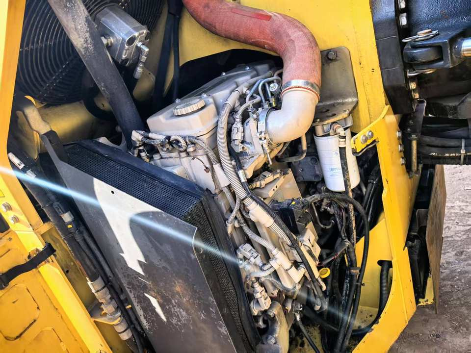 Hot Sale Used Dynapac CC6200 Road Roller Good Condition Double Steel Wheel Original Sweden Construction Machine Cheap Loader - مدحلة الأسفلت: صور 4 Hot Sale Used Dynapac CC6200 Road Roller Good Condition Double Steel Wheel Original Sweden Construction Machine Cheap Loader - مدحلة الأسفلت: صور 4