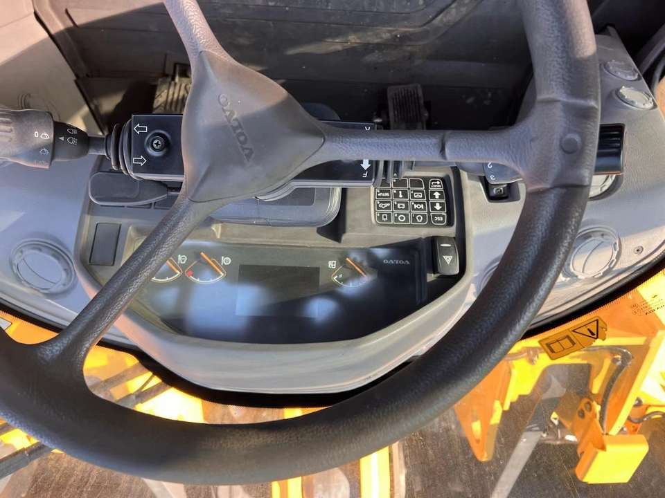 Hot Selling Used Original Sweden Hydraulic Volvo L120GZ Wheel Loader Second Hand Loader Volvo L220G in Good Condition for Sale - اللودر بعجل: صور 4 Hot Selling Used Original Sweden Hydraulic Volvo L120GZ Wheel Loader Second Hand Loader Volvo L220G in Good Condition for Sale - اللودر بعجل: صور 4