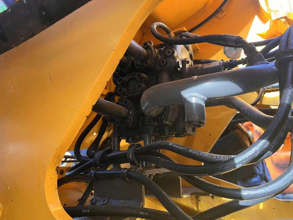 Hot Selling Used Original Sweden Hydraulic Volvo L120GZ Wheel Loader Second Hand Loader Volvo L220G in Good Condition for Sale - اللودر بعجل: صور 5 Hot Selling Used Original Sweden Hydraulic Volvo L120GZ Wheel Loader Second Hand Loader Volvo L220G in Good Condition for Sale - اللودر بعجل: صور 5