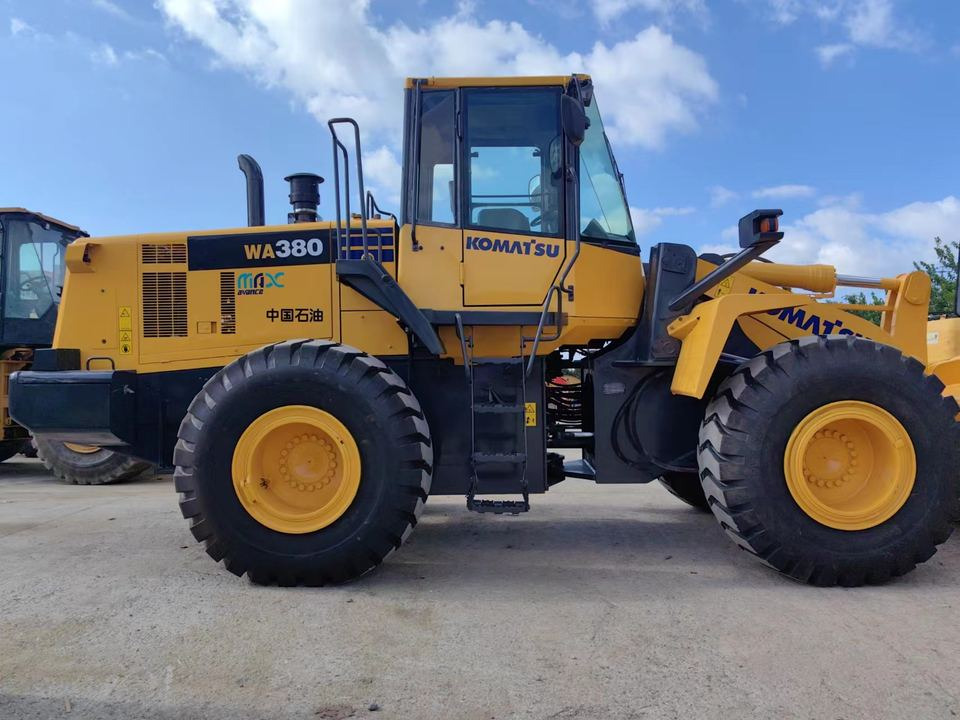 Japan Made Original Komatsu Wa380z-6 Wheel Loader, WA380Z Cheap Used 5ton Payloader Price Low in China - اللودر بعجل: صور 3 Japan Made Original Komatsu Wa380z-6 Wheel Loader, WA380Z Cheap Used 5ton Payloader Price Low in China - اللودر بعجل: صور 3