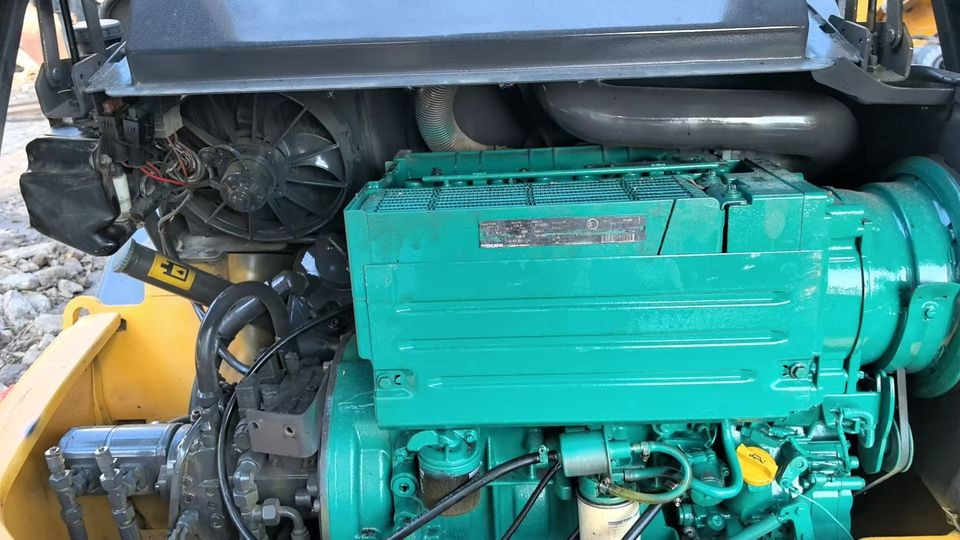 Preferential Price Used Volvo L20F Small Skid Steer Loader Secondhand VOLVO L20f Mini Wheel Loader in Good Condition for Sale - اللودر بعجل: صور 4 Preferential Price Used Volvo L20F Small Skid Steer Loader Secondhand VOLVO L20f Mini Wheel Loader in Good Condition for Sale - اللودر بعجل: صور 4