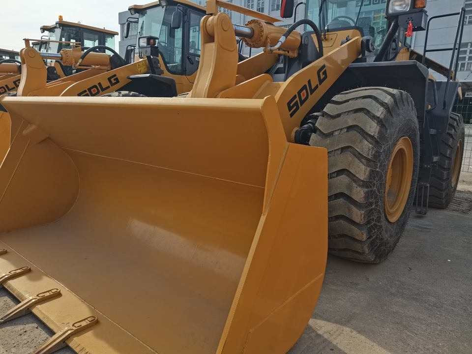 Second Hand SDLG LG956L Front End Loader Diesel 4WD 3.0m3 Bucket 16500kg SDLG LG956L Wheel Loader - اللودر بعجل: صور 4 Second Hand SDLG LG956L Front End Loader Diesel 4WD 3.0m3 Bucket 16500kg SDLG LG956L Wheel Loader - اللودر بعجل: صور 4