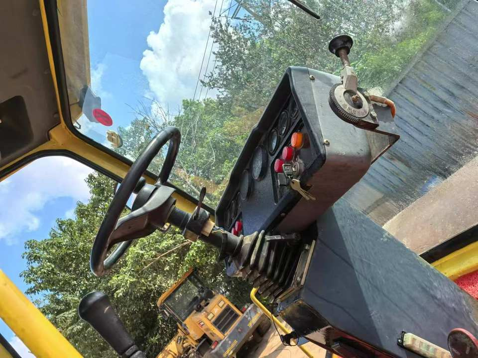 Used Original Road Roller DYNAPAC CA6500D Road Rollers High Quality Second Hand Construction Machinery - مدماج: صور 5 Used Original Road Roller DYNAPAC CA6500D Road Rollers High Quality Second Hand Construction Machinery - مدماج: صور 5