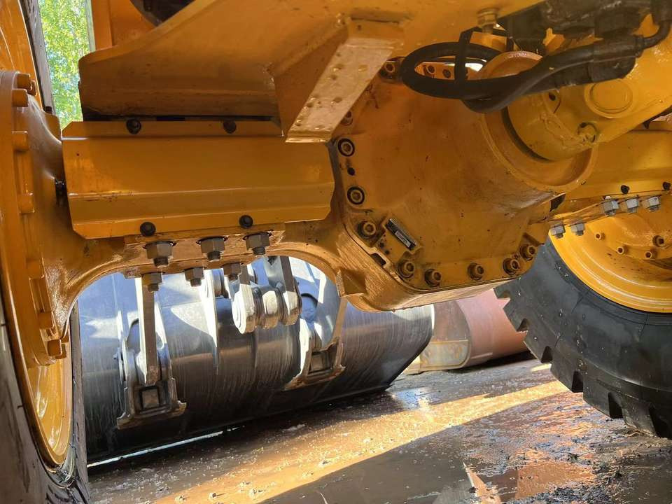 Used Volvo L120GZ 6 Ton Capacity Wheel Loader Available for Sale - اللودر بعجل: صور 3 Used Volvo L120GZ 6 Ton Capacity Wheel Loader Available for Sale - اللودر بعجل: صور 3