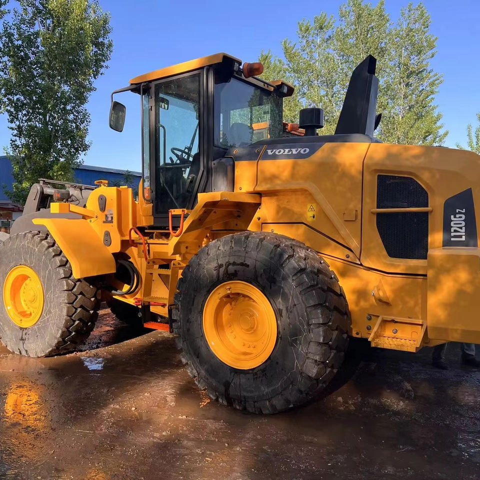 Used Volvo L120GZ 6 Ton Capacity Wheel Loader Available for Sale - اللودر بعجل: صور 1 Used Volvo L120GZ 6 Ton Capacity Wheel Loader Available for Sale - اللودر بعجل: صور 1